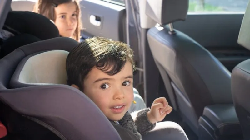 Comment préparer son enfant aux voyages