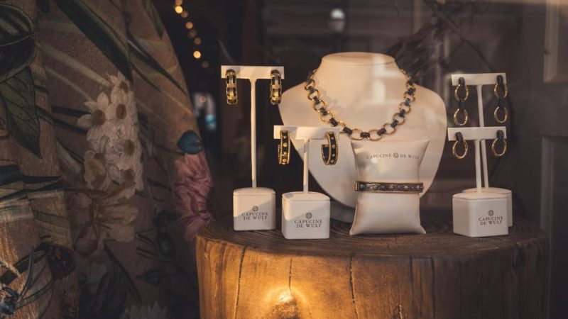 Bijoux de famille : transmettre ou vendre
